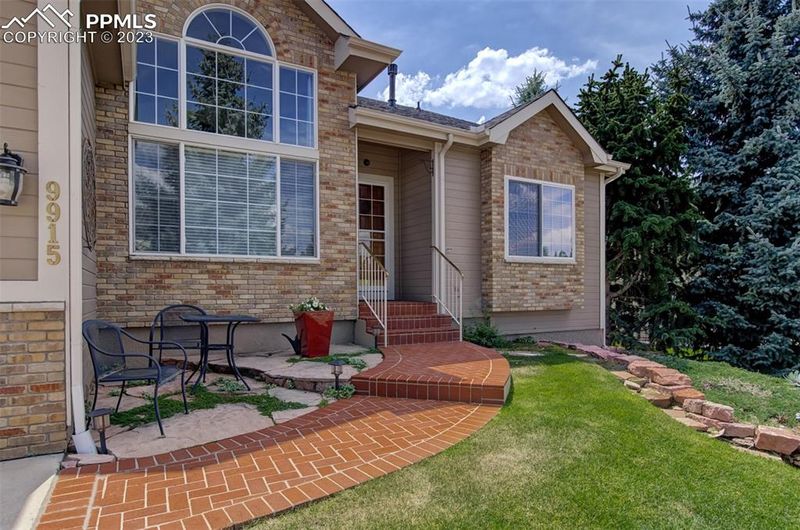 9915 Pleasanton Dr, Colorado Springs, CO 80920