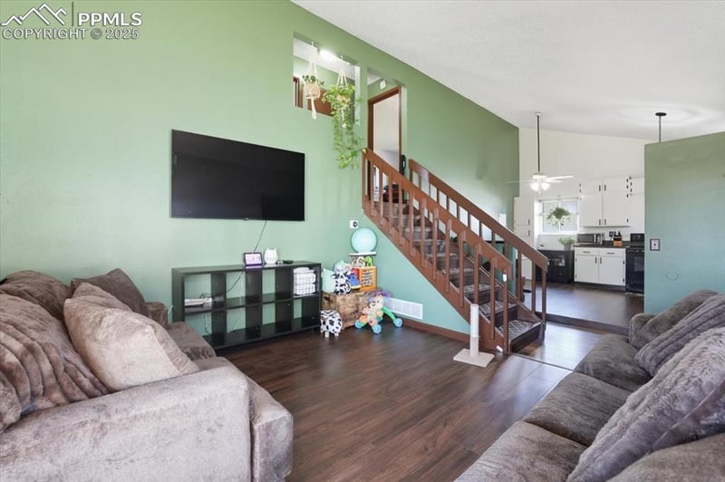 995 Square Dance Ln, Fountain, CO 80817