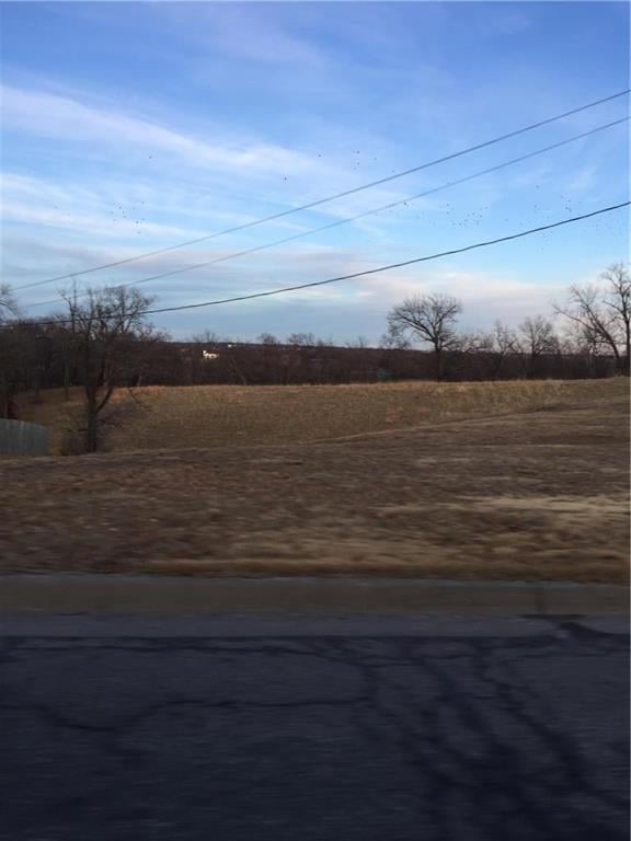 High Dr, Riverside, MO 64150