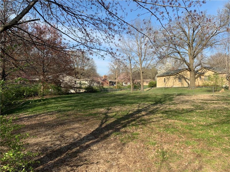 602 SW Blue Pw, Lee's Summit, MO 64081