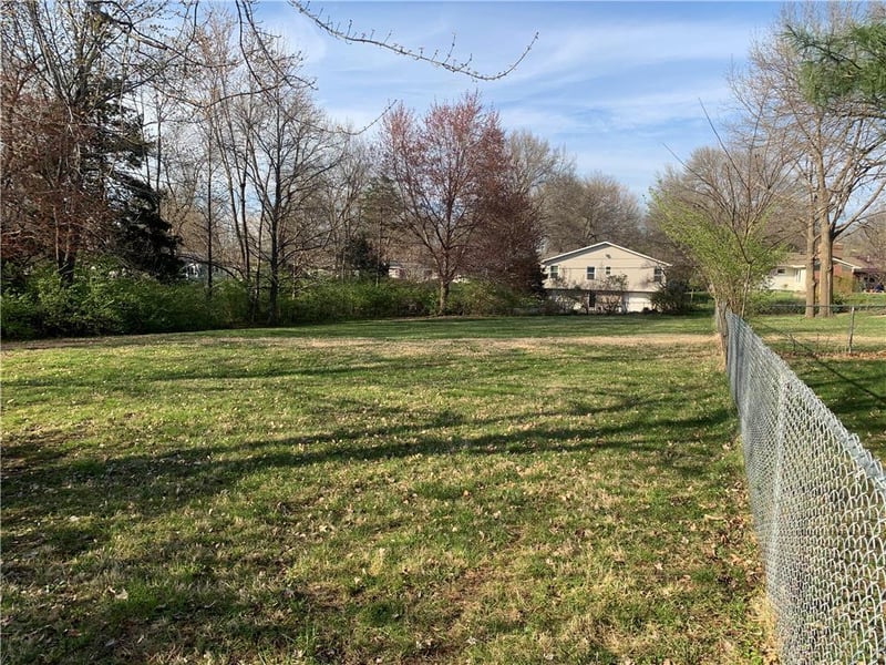 602 SW Blue Pw, Lee's Summit, MO 64081
