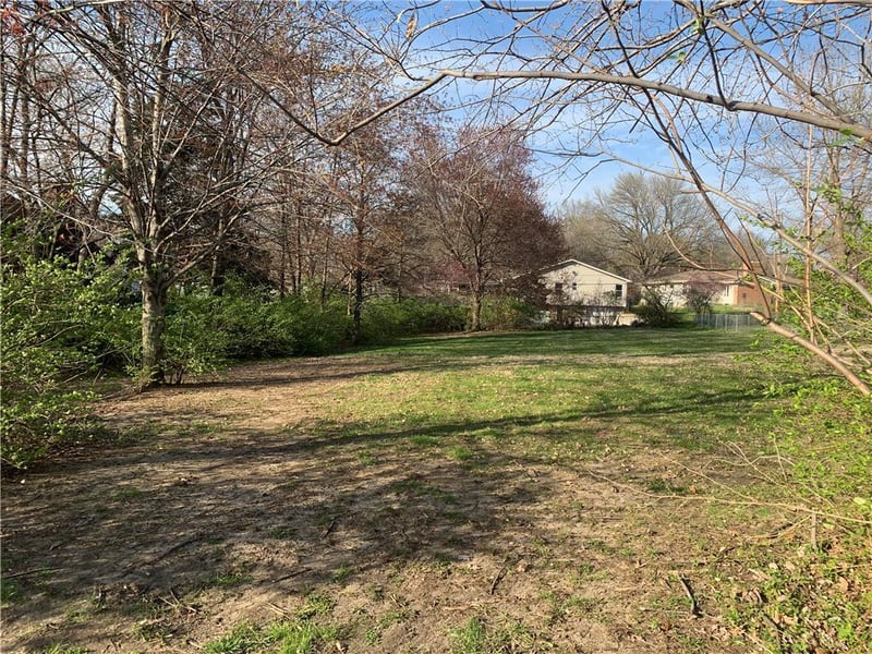 602 SW Blue Pw, Lee's Summit, MO 64081