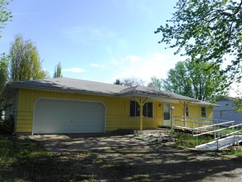 5840 SE 45th St, Tecumseh, KS 66542