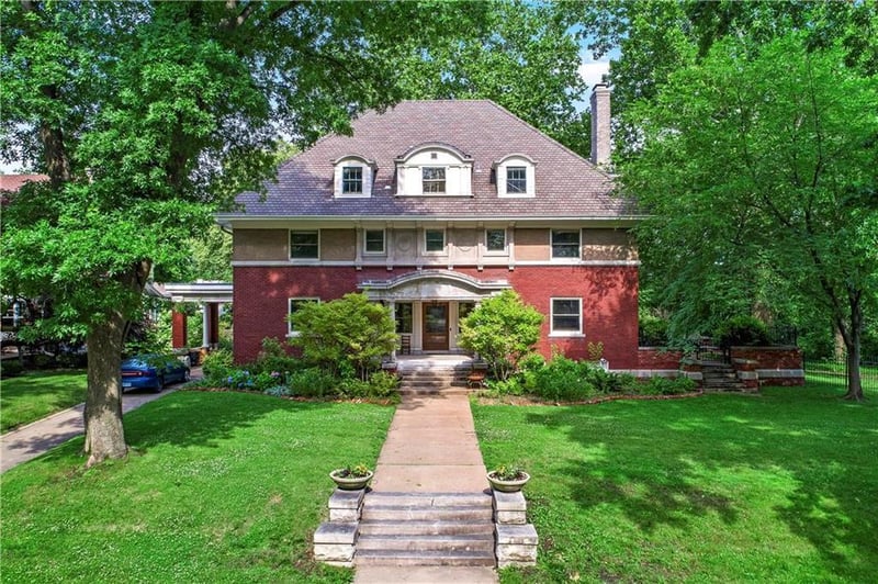 73 Janssen Pl, Kansas City, MO 64109