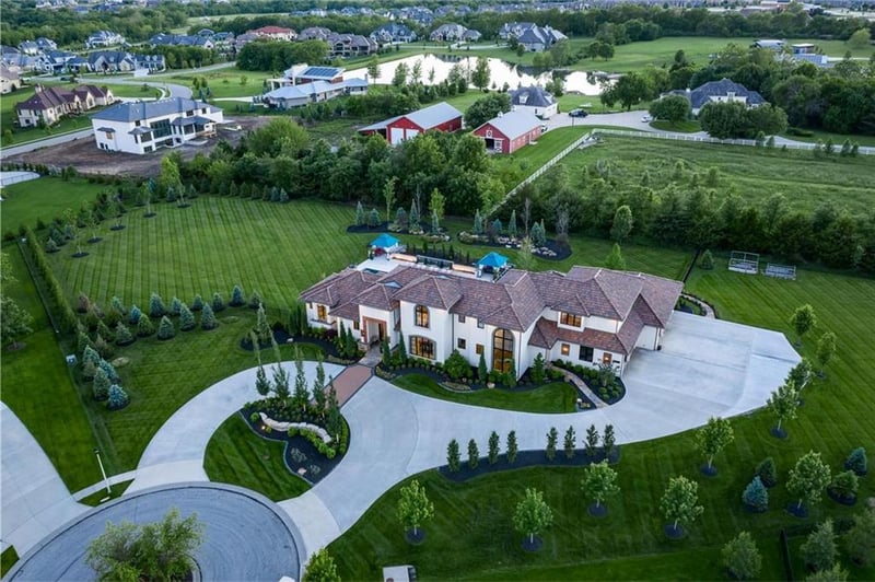 10706 W 164th Ter, Overland Park, KS 66221