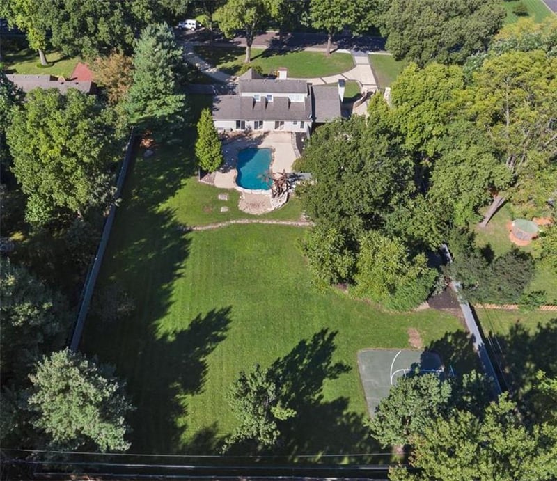 6815 Beverly St, Overland Park, KS 66204