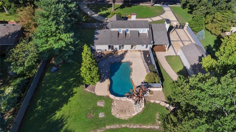 6815 Beverly St, Overland Park, KS 66204