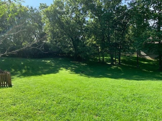 4925 NW Hillside Dr, Riverside, MO 64150