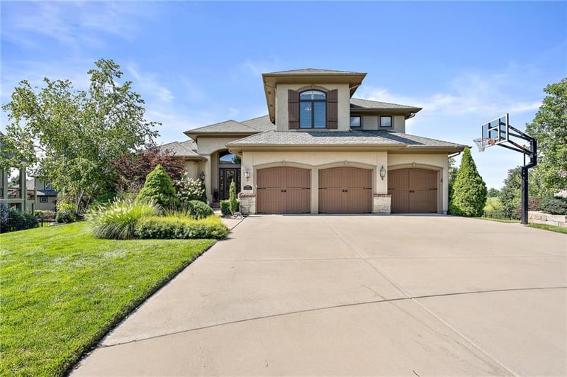 11205 W 165th St, Overland Park, KS 66062