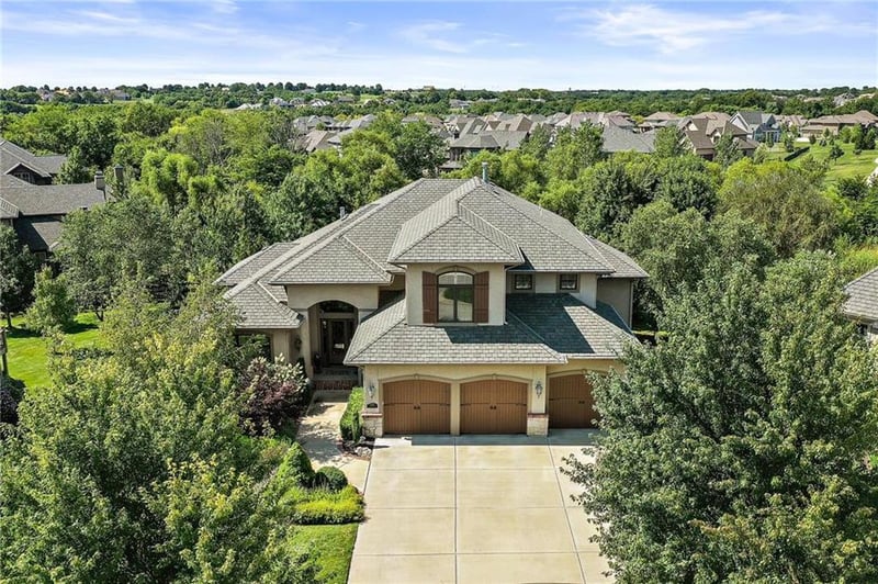11205 W 165th St, Overland Park, KS 66062