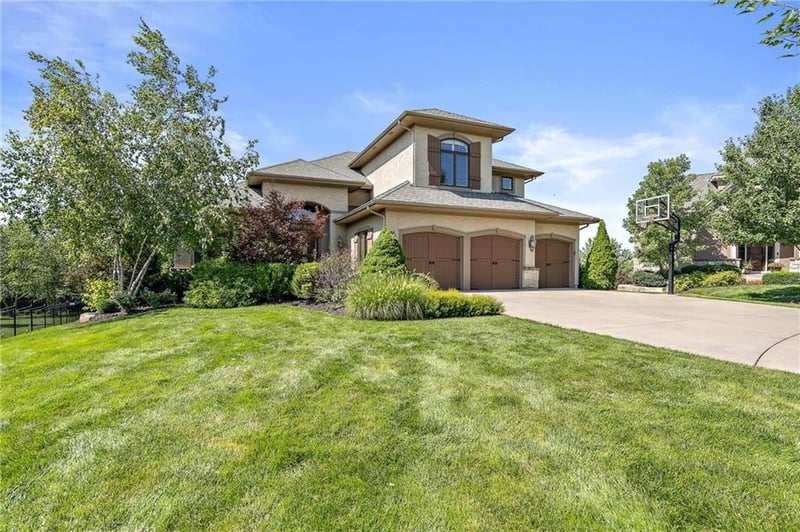 11205 W 165th St, Overland Park, KS 66062