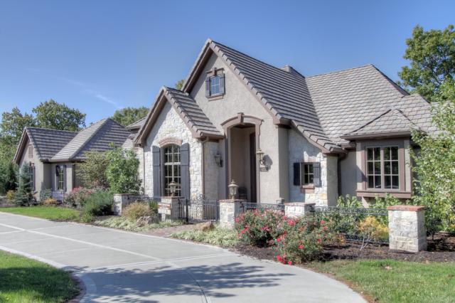 4212 N Hickory Ln, Kansas City, MO 64116