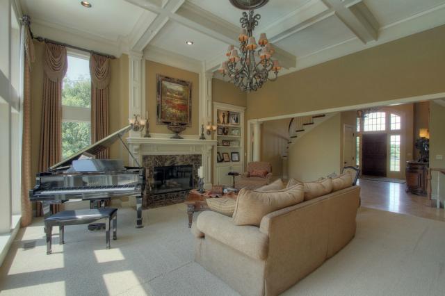 15454 Antioch Rd, Overland Park, KS 66221