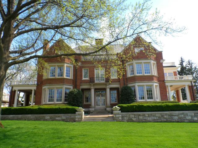 1217 W 55th St, Kansas City, MO 64113