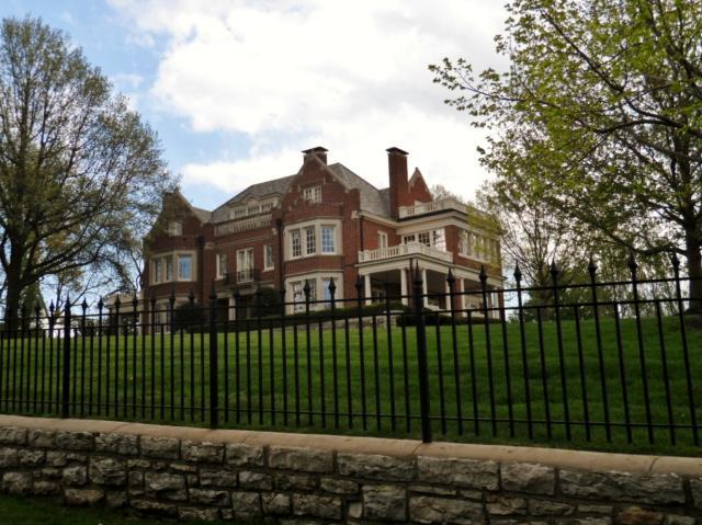 1217 W 55th St, Kansas City, MO 64113