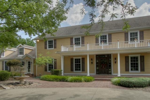 15819 Woods Chapel Rd, Kansas City, MO 64139