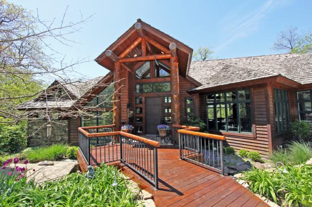 5200 Sunset Dr, Kansas City, MO 64112