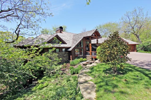 5200 Sunset Dr, Kansas City, MO 64112