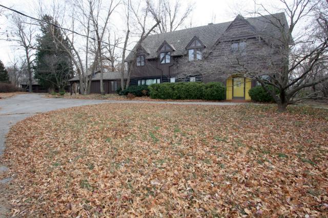 9109 Highgrove Rd, Kansas City, MO 64149
