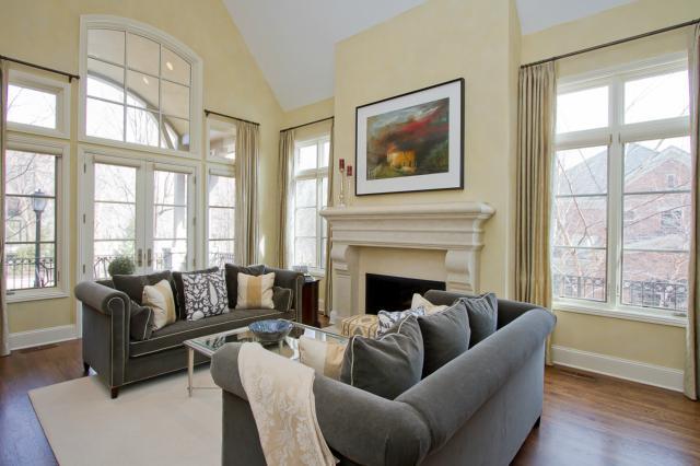 4943 Central St, Kansas City, MO 64112