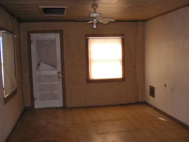 605 W Division St, Breckenridge, MO 64625