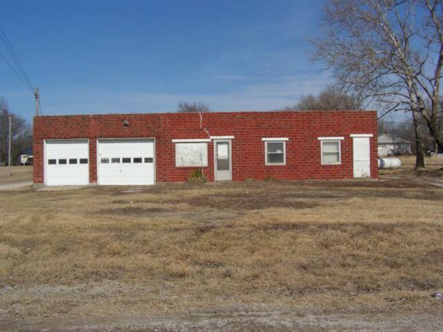 605 W Division St, Breckenridge, MO 64625