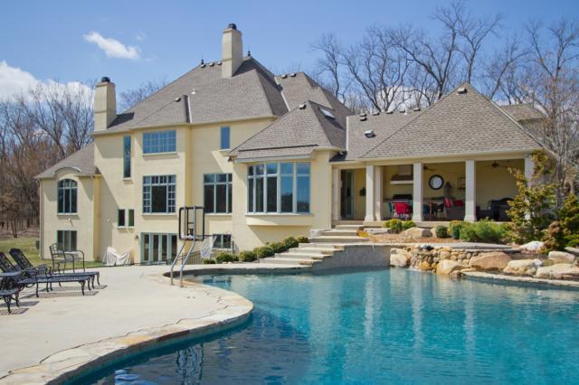 17705 Antioch Rd, Overland Park, KS 66013