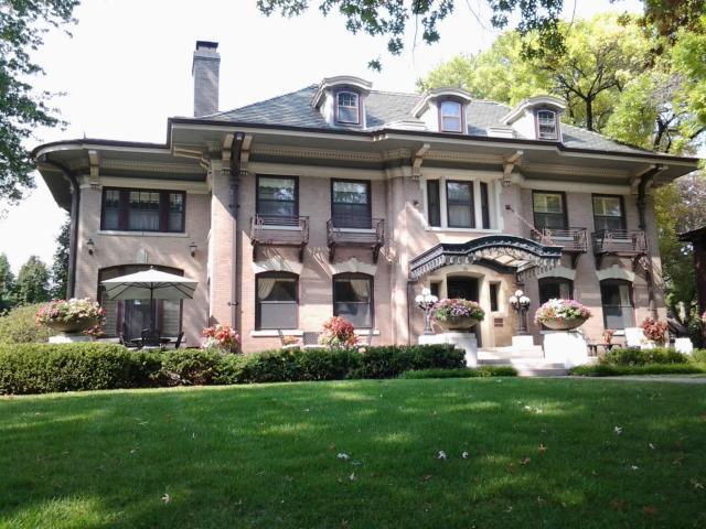 80 Janssen Pl, Kansas City, MO 64109