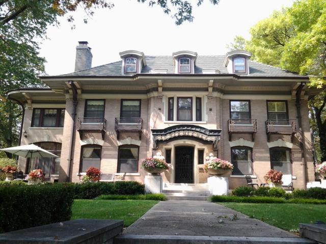 80 Janssen Pl, Kansas City, MO 64109