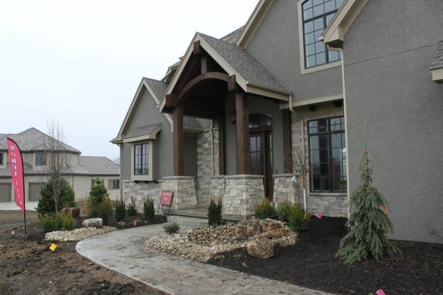 10603 W 164th Ter, Overland Park, KS 66062