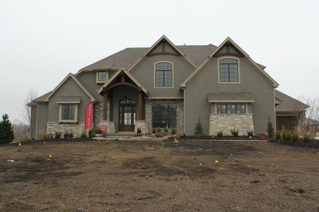 10603 W 164th Ter, Overland Park, KS 66062