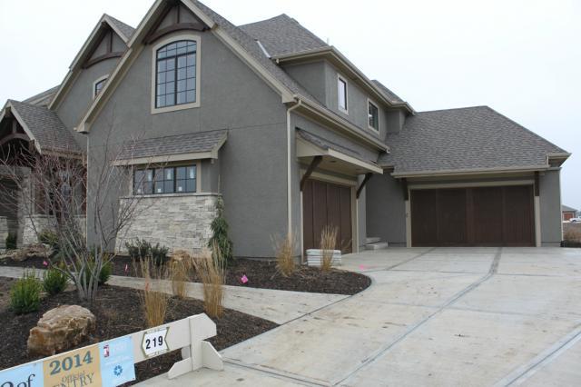 10603 W 164th Ter, Overland Park, KS 66062