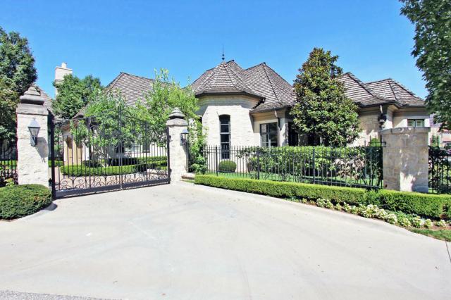 703 Ward Pw, Kansas City, MO 64112