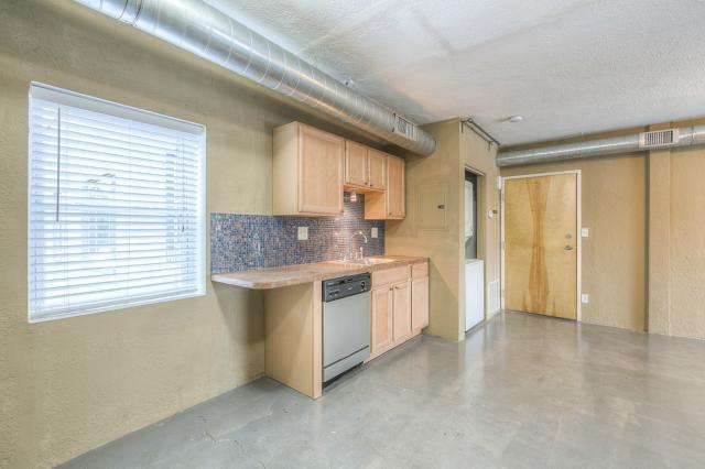 625 E Armour Blvd, Kansas City, MO 64109