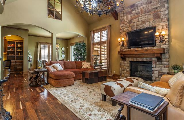 11419 W 161st Ter, Overland Park, KS 66062