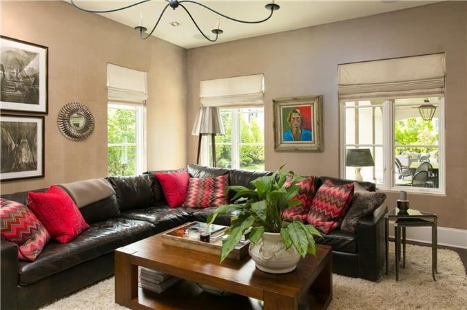 835 W 52nd St, Kansas City, MO 64112