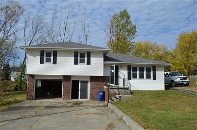 925 Cedar St, Milan, MO 63556