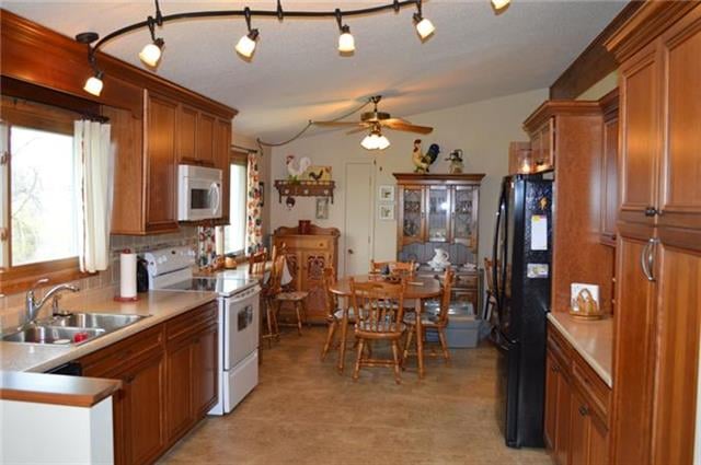 1145 Y Hw, Spickard, MO 64679