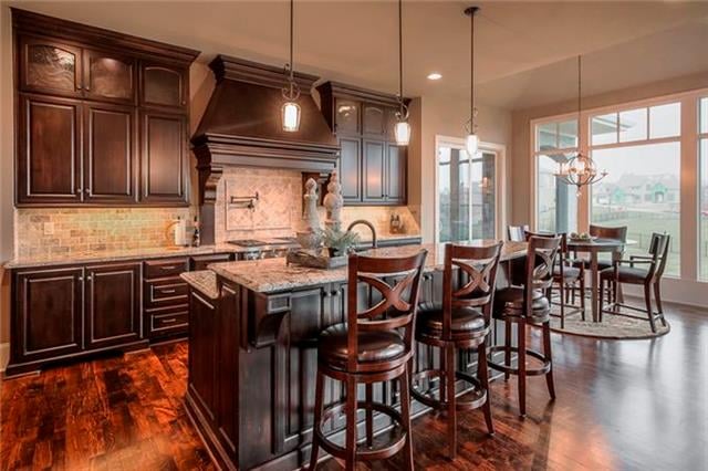 10600 W 165th St, Overland Park, KS 66062