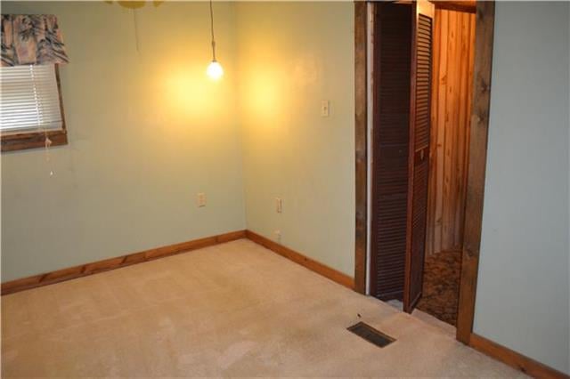 463 Charlotte St, Harveyville, KS 66431