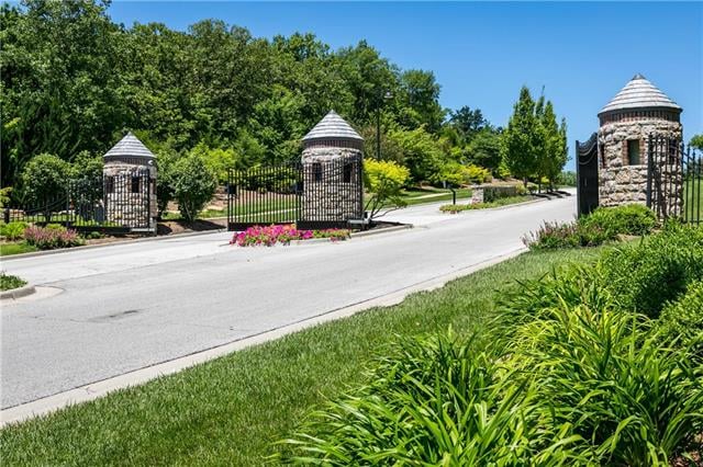 16203 Spyglass Ct, Loch Lloyd, MO 64012