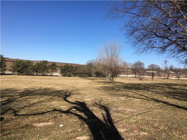 Fenton Pro Plaza St, Shawnee, KS 66214