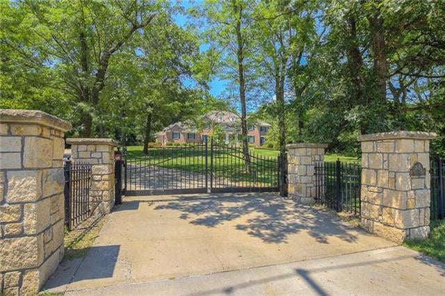 208 W Santa Fe Trl, Kansas City, MO 64145