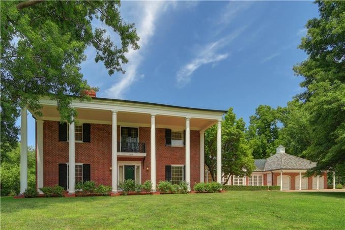 1056 W 56th St, Kansas City, MO 64113