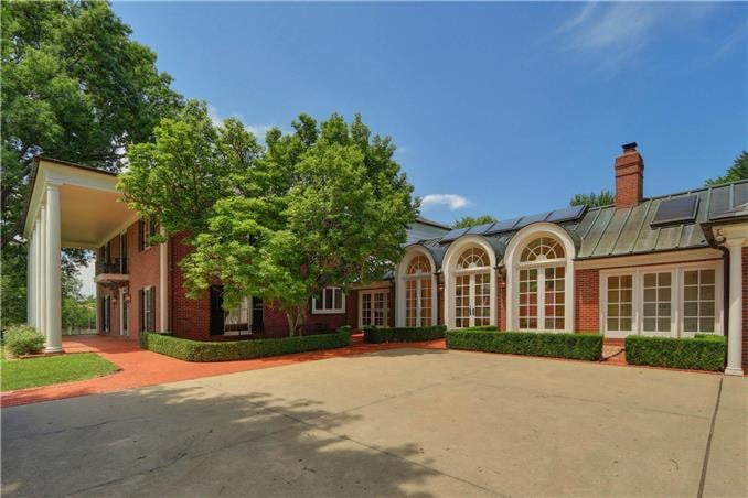 1056 W 56th St, Kansas City, MO 64113