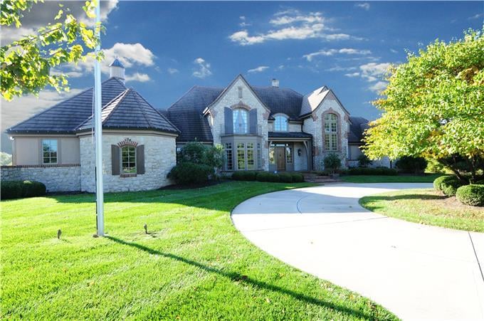 18325 Melrose Dr, Overland Park, KS 66013