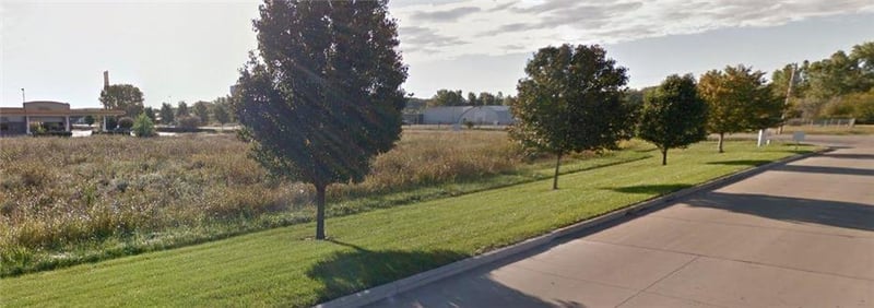 9128 Woodend Rd, Edwardsville, KS 66111
