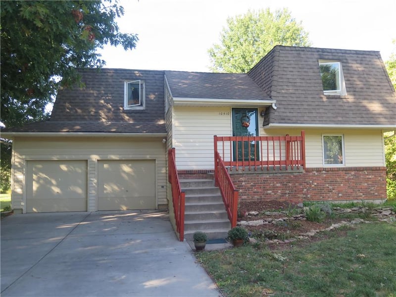 10510 W 170th Ter, Overland Park, KS 66221