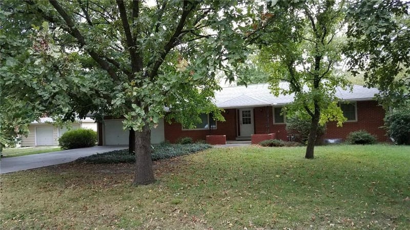 6050 SE 44th St, Tecumseh, KS 66542
