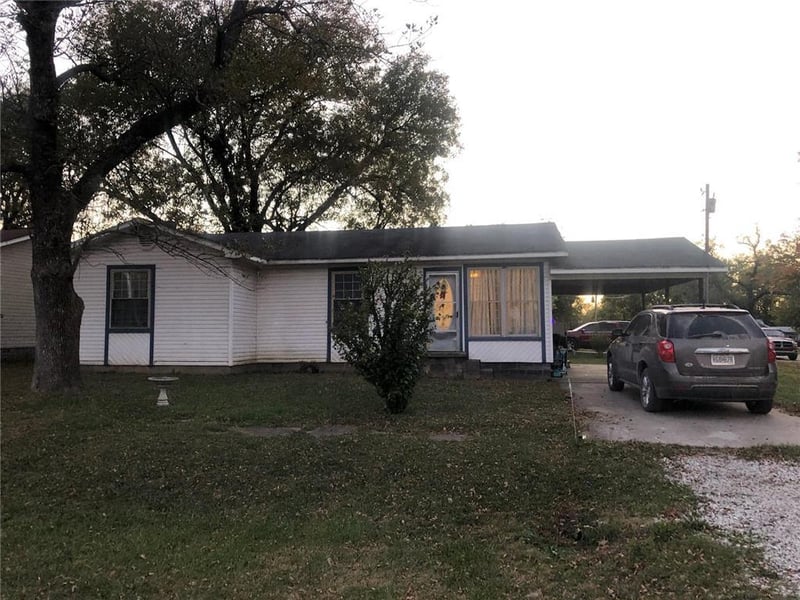 108 N 2nd St, Sheldon, MO 64784